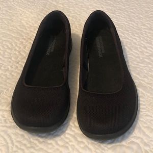 Sketchers women’s black flats